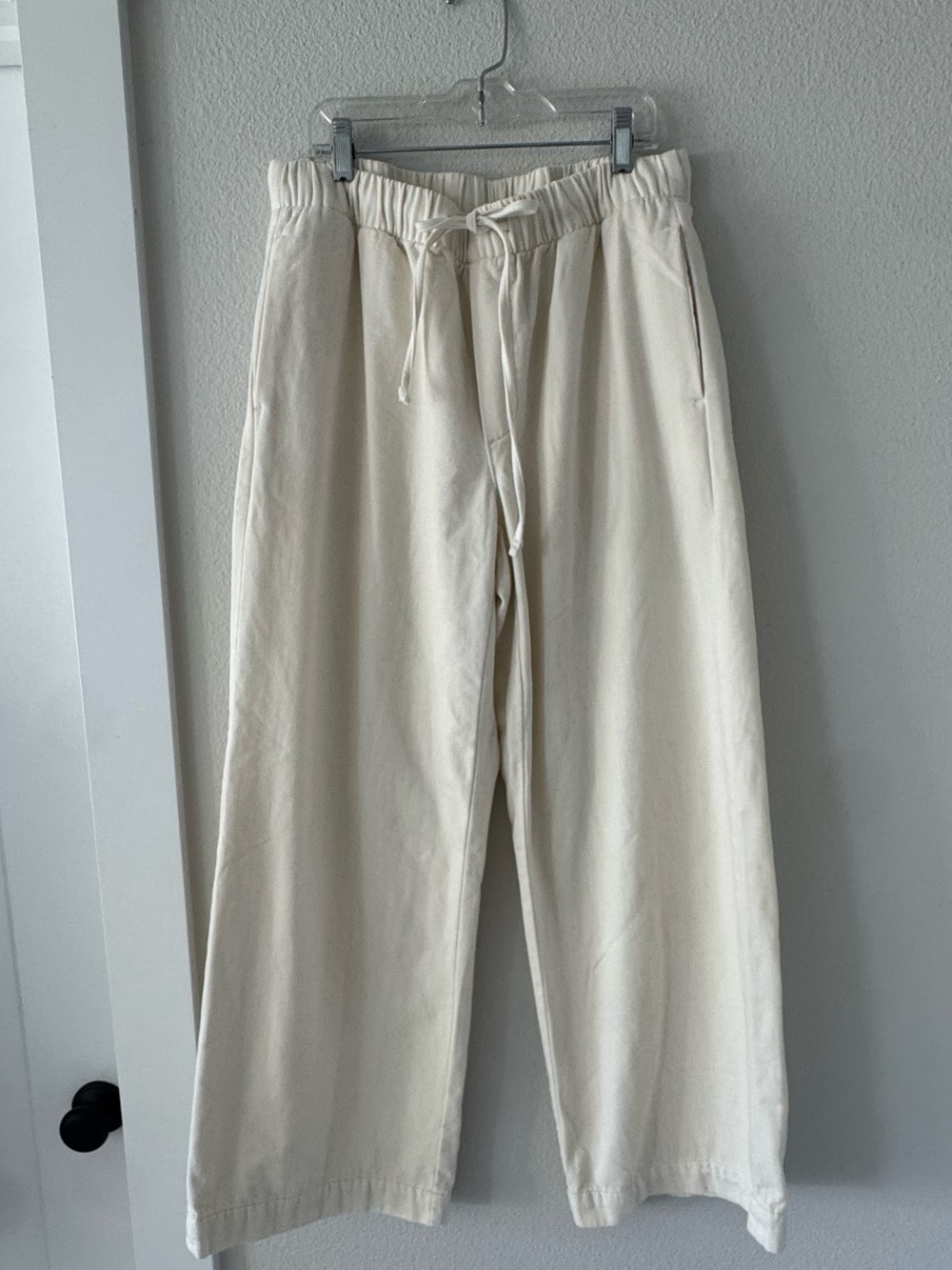 Woman’s American Eagle Cozy Dreamy Drape Low-Rise Wide-Leg Jeans - Cream Size S